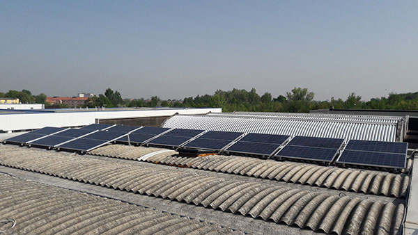 impianto fotovoltaico civile sul tetto di un capannone